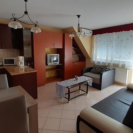 Elizabet Apartman A Belvarosban Szarvas Bagian luar foto