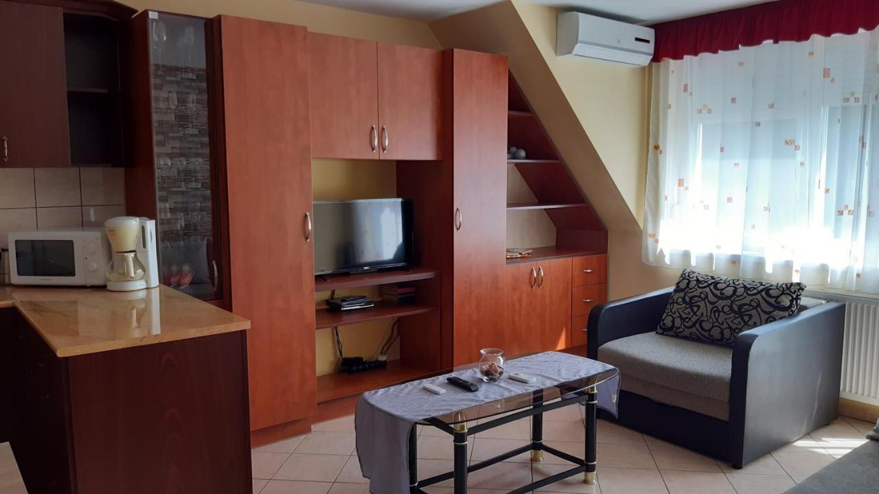 Elizabet Apartman A Belvarosban Szarvas Bagian luar foto