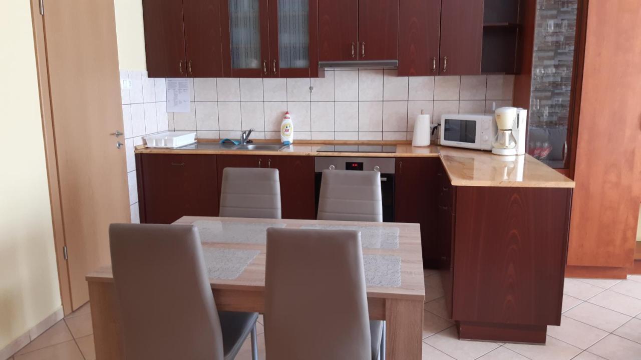 Elizabet Apartman A Belvarosban Szarvas Bagian luar foto