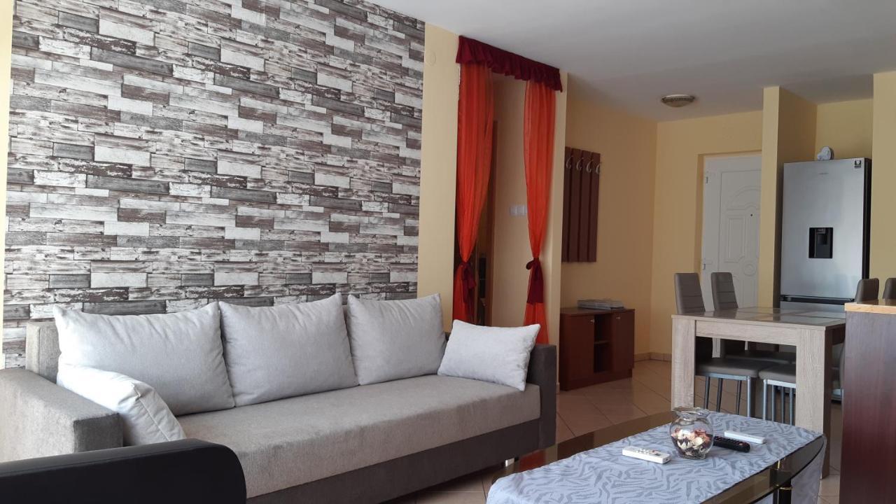 Elizabet Apartman A Belvarosban Szarvas Bagian luar foto