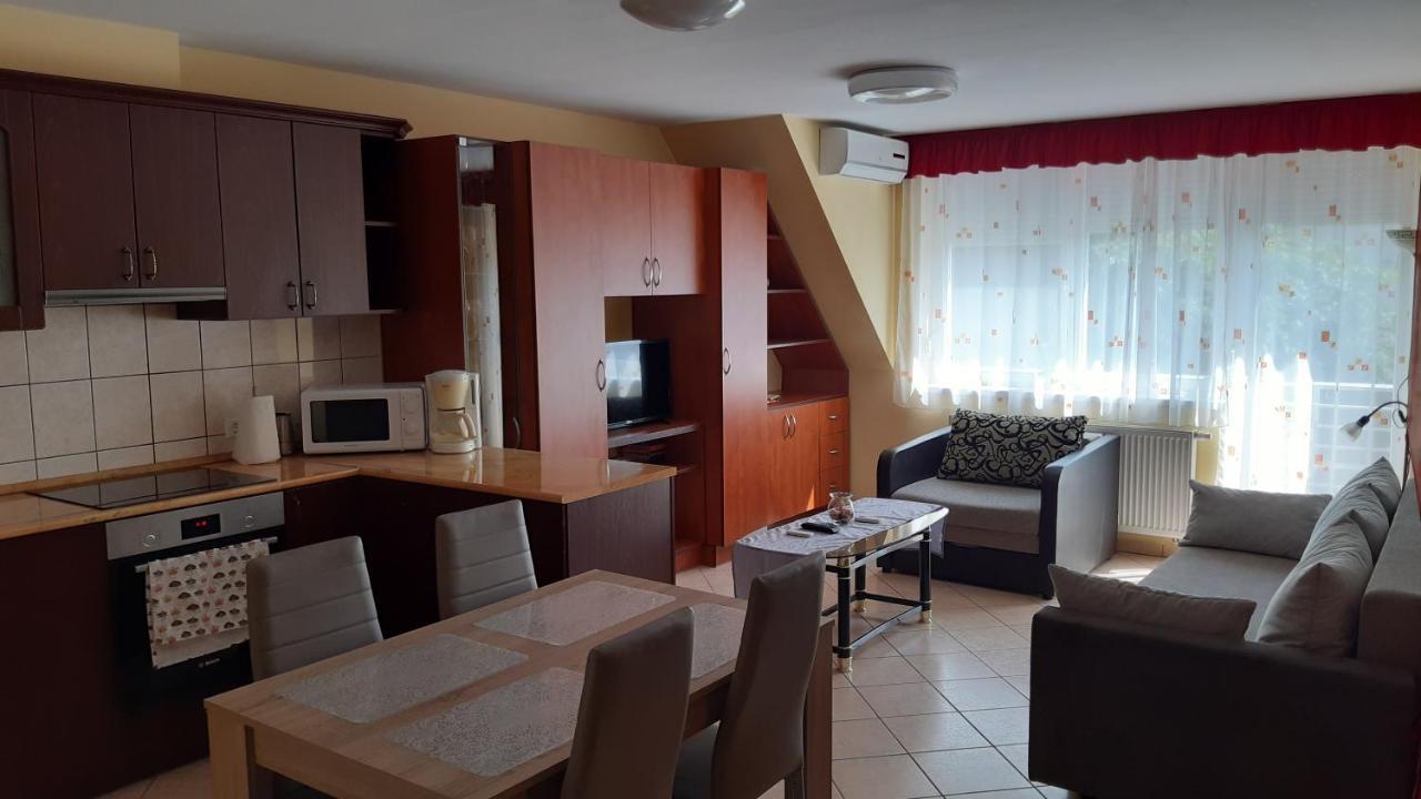 Elizabet Apartman A Belvarosban Szarvas Bagian luar foto