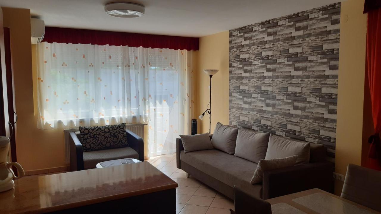Elizabet Apartman A Belvarosban Szarvas Bagian luar foto